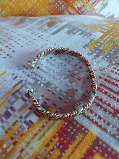 Bronze Diamond Pattern Gold Bangle